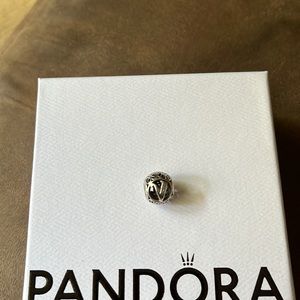Pandora initial (V) charm
